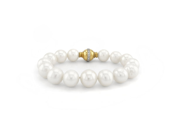Pearl Bracelet with Gold Lock and Diamond