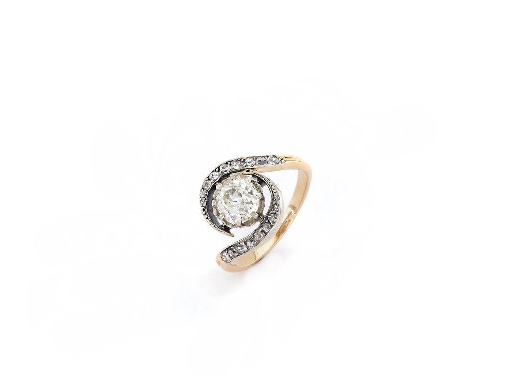 Rose Gold Antique Ring with Diamond